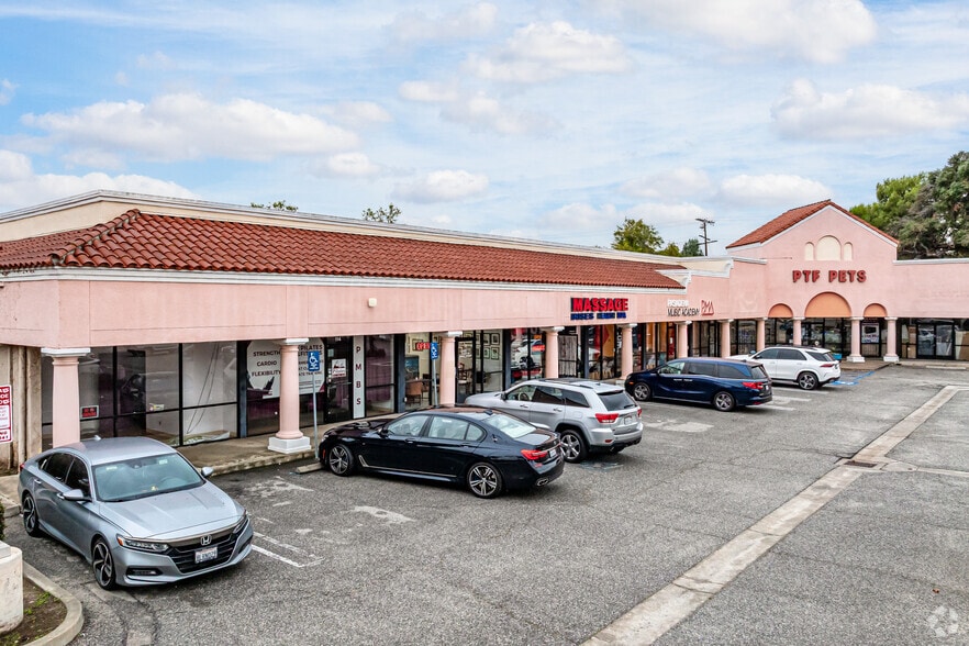 2982 E Colorado Blvd, Pasadena, CA à vendre - Photo principale – Image 1 sur 4