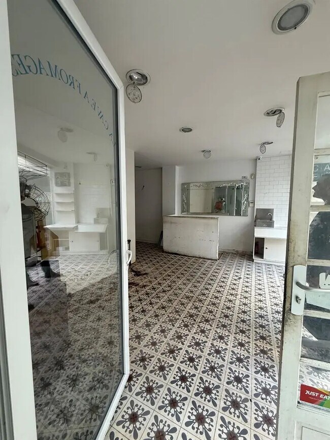 Plus de détails pour Local commercial à louer