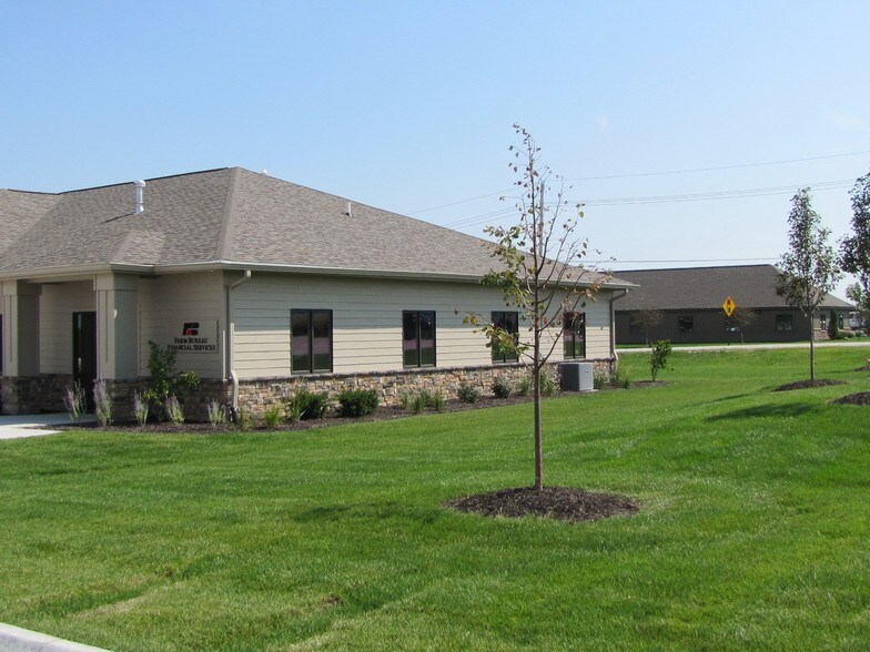 9849 S 168th Ave, Omaha, NE à vendre - Photo de l’immeuble – Image 2 sur 13