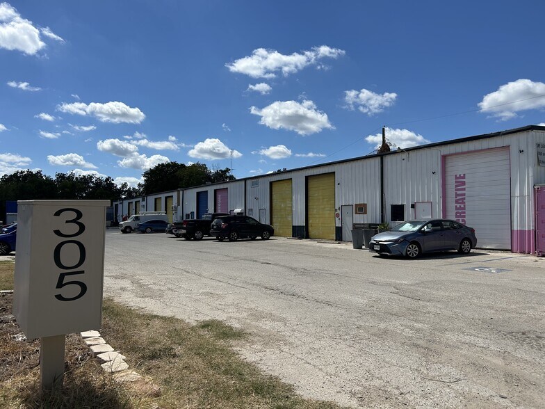 305 E Saint Elmo Rd, Austin, TX à vendre - Photo de l’immeuble – Image 2 sur 2