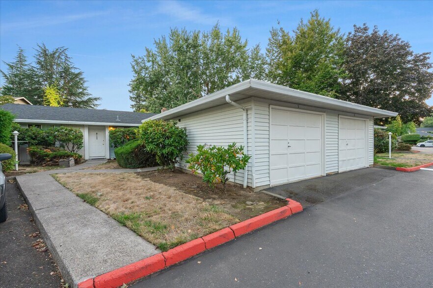 1757 NE 162nd Ave, Portland, OR à vendre - Photo principale – Image 1 sur 20