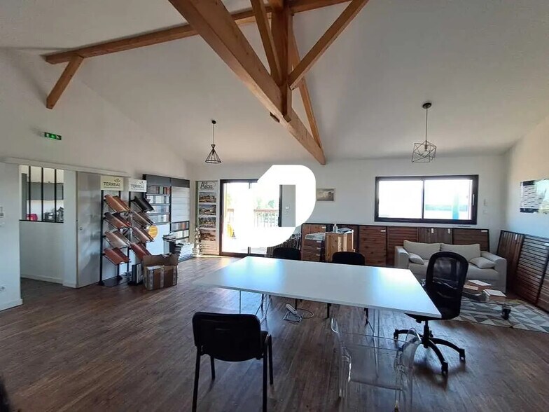 Bureau dans Tresses à louer - Photo de l’immeuble – Image 2 sur 19