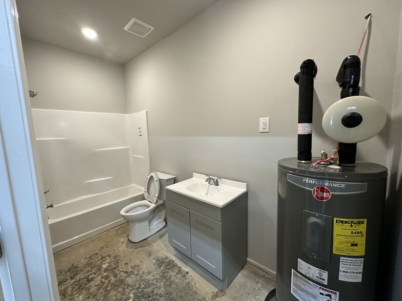 132 2nd Ave, New London, NC à louer - Photo de l’immeuble – Image 3 sur 5