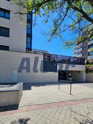 Plus de détails pour Local commercial à louer