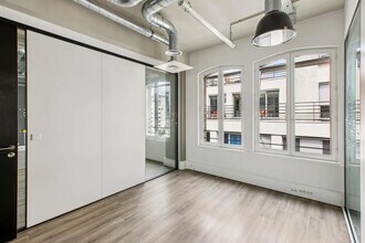 10 Rue Chaptal, Paris à louer Photo de l’immeuble– Image 2 sur 2