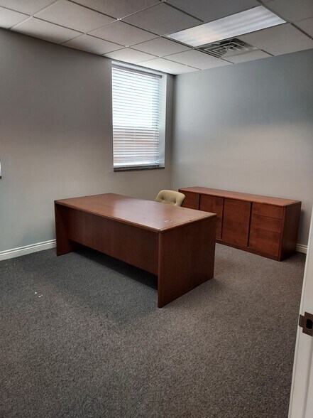 200 E Russell Rd, Tecumseh, MI à vendre - Photo de l’immeuble – Image 3 sur 9