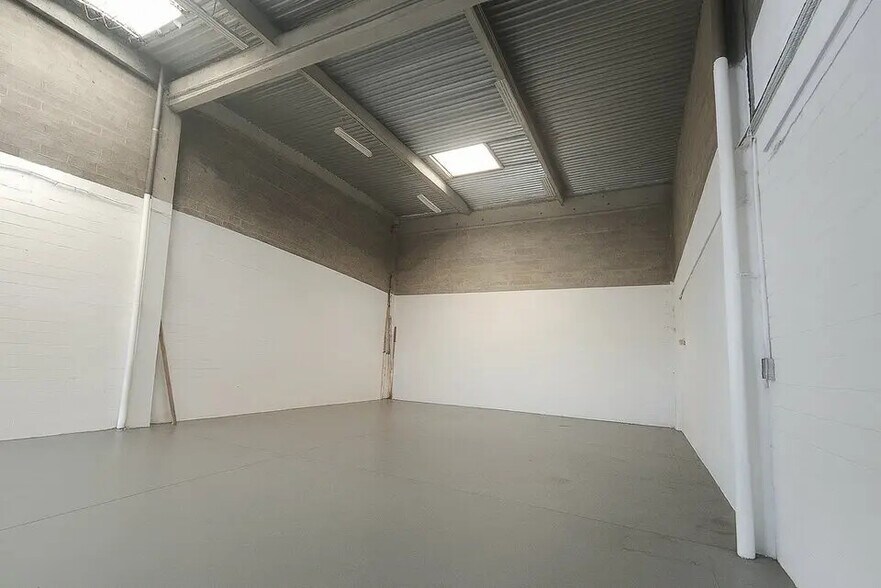 Local d'activités dans Saint-Quentin-Fallavier à vendre - Photo de l’immeuble – Image 1 sur 3