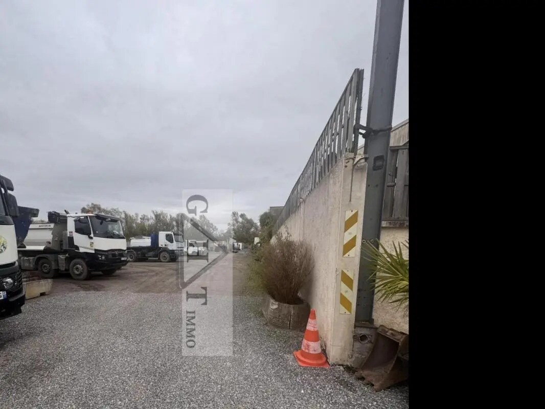 Industriel/Logistique dans Penchard à vendre Photo de l’immeuble– Image 1 sur 14