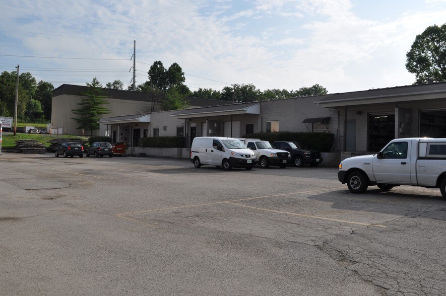 9410-9450 Watson Industrial Park Dr, Crestwood, MO à vendre - Photo de l’immeuble – Image 3 sur 8