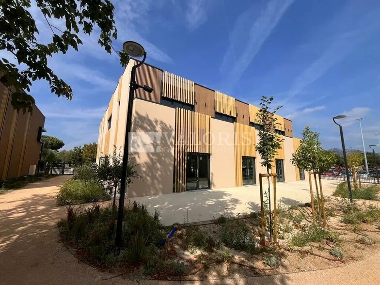 Local commercial dans Aubagne à louer - Photo de l’immeuble – Image 1 sur 10
