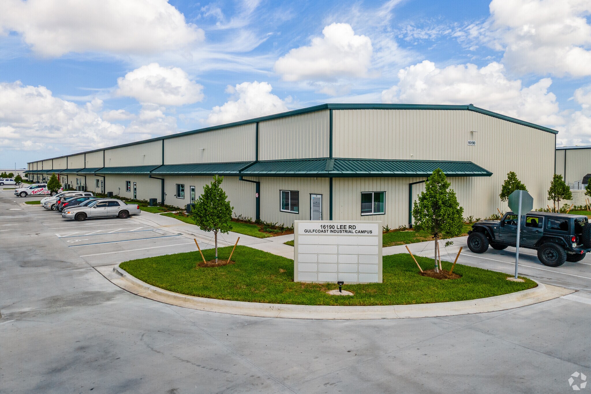 16190 Lee Rd, Fort Myers, FL à louer Photo principale– Image 1 sur 4