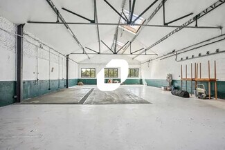 Plus de détails pour Local d'activités à louer