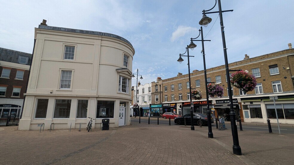 2 Clarence St, Staines-Upon-Thames à louer - Photo de l’immeuble – Image 3 sur 8