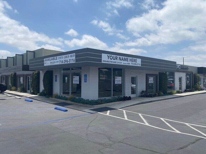 702-706 W Katella Ave, Orange, CA à louer - Photo de l’immeuble – Image 1 sur 11