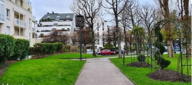 Plus de détails pour Local d’activités à vendre