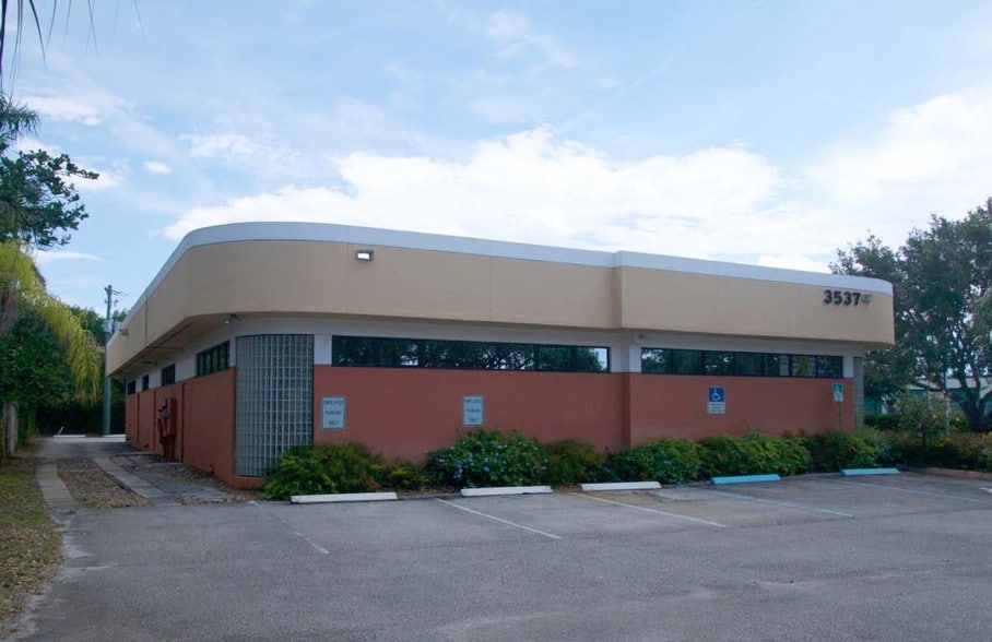 3537 Forest Hill Blvd, West Palm Beach, FL à louer - Photo de l’immeuble – Image 2 sur 101