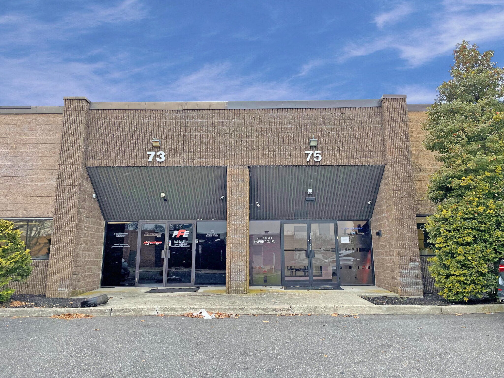 75 E Jefryn Blvd, Deer Park, NY à vendre Photo principale– Image 1 sur 16