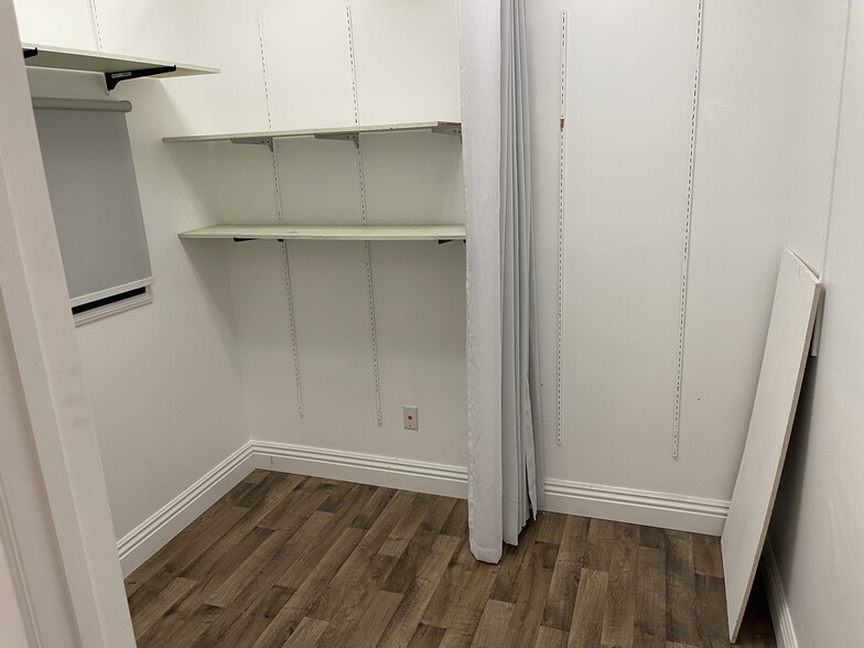 127 N Main Ave, Fallbrook, CA à louer - Photo de l’immeuble – Image 3 sur 19