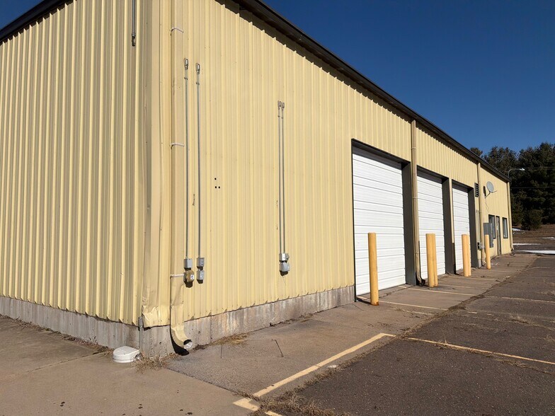 3020 Pioneer Ave, Rice Lake, WI à vendre - Photo de l’immeuble – Image 3 sur 9