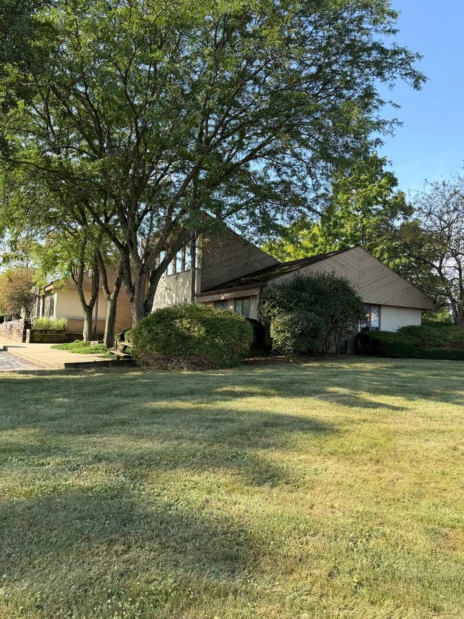 3500 W Market St, Akron, OH 44333 - Lot 3 -  - Photo intérieure - Image 1 of 19