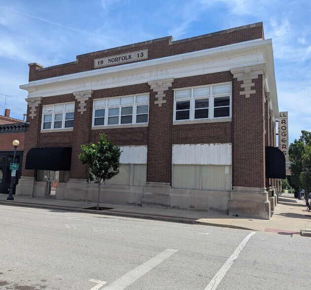 701 Monroe Ave, Charleston, IL à vendre - Photo de l’immeuble – Image 2 sur 9