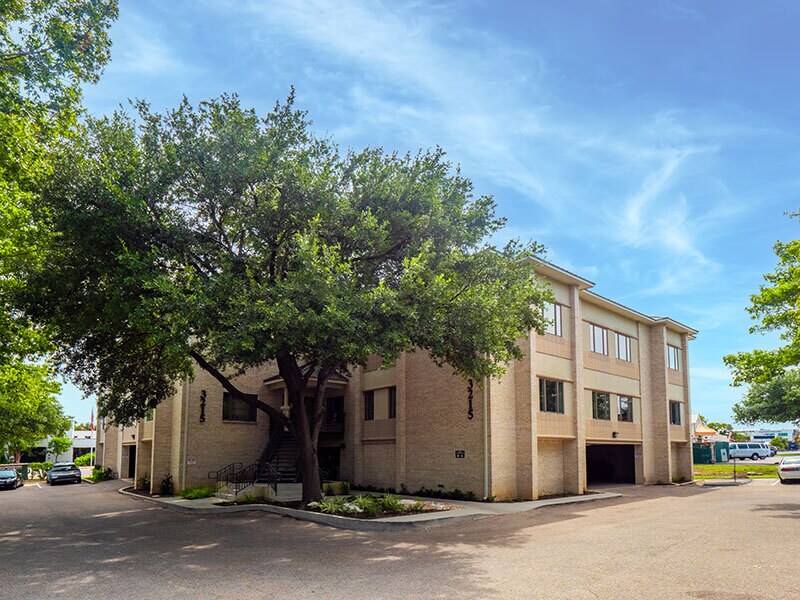 3215 Steck Ave, Austin, TX à louer Photo de l’immeuble– Image 1 sur 6
