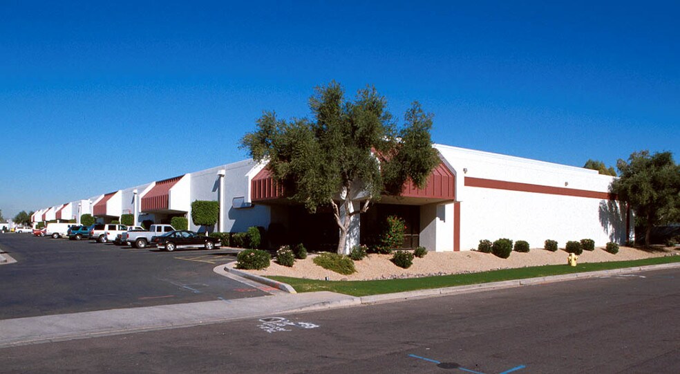 3801 E Roeser Rd, Phoenix, AZ à louer - Photo de l’immeuble – Image 3 sur 12