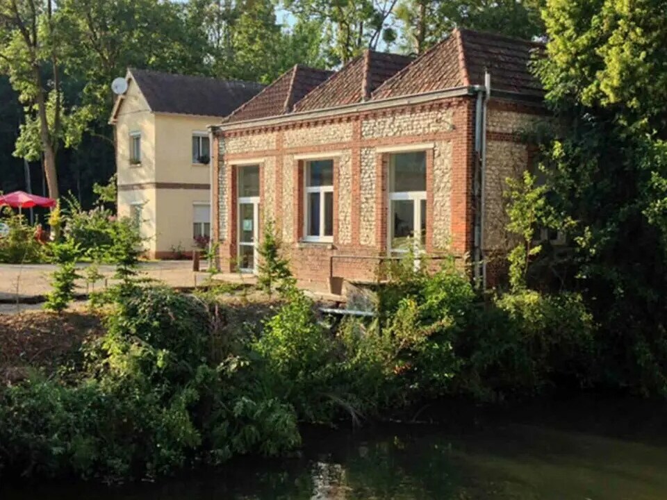 Bureau dans Louviers à louer Photo de l’immeuble– Image 1 sur 6