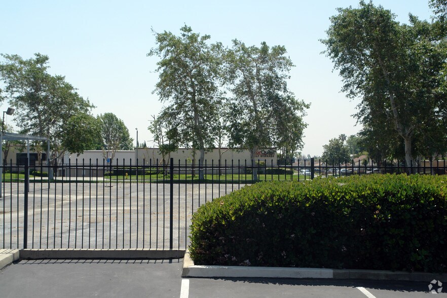 9445 Foothill Blvd, Rancho Cucamonga, CA à louer - Photo principale – Image 1 sur 10