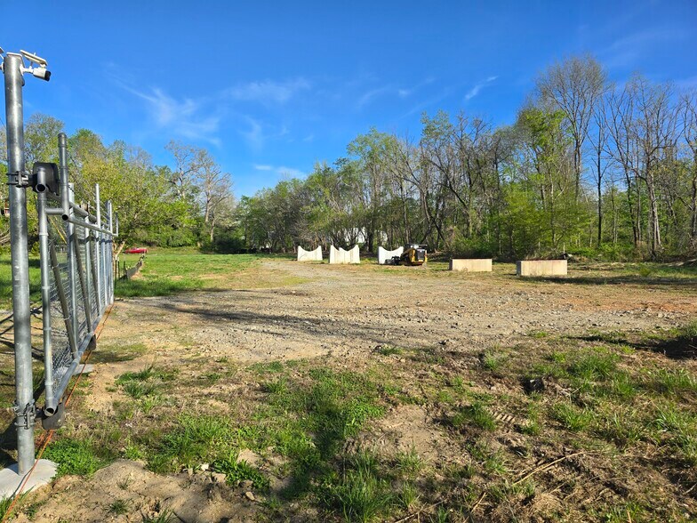65 Mills Gap rd, Fletcher, NC à vendre - Photo principale – Image 1 sur 6