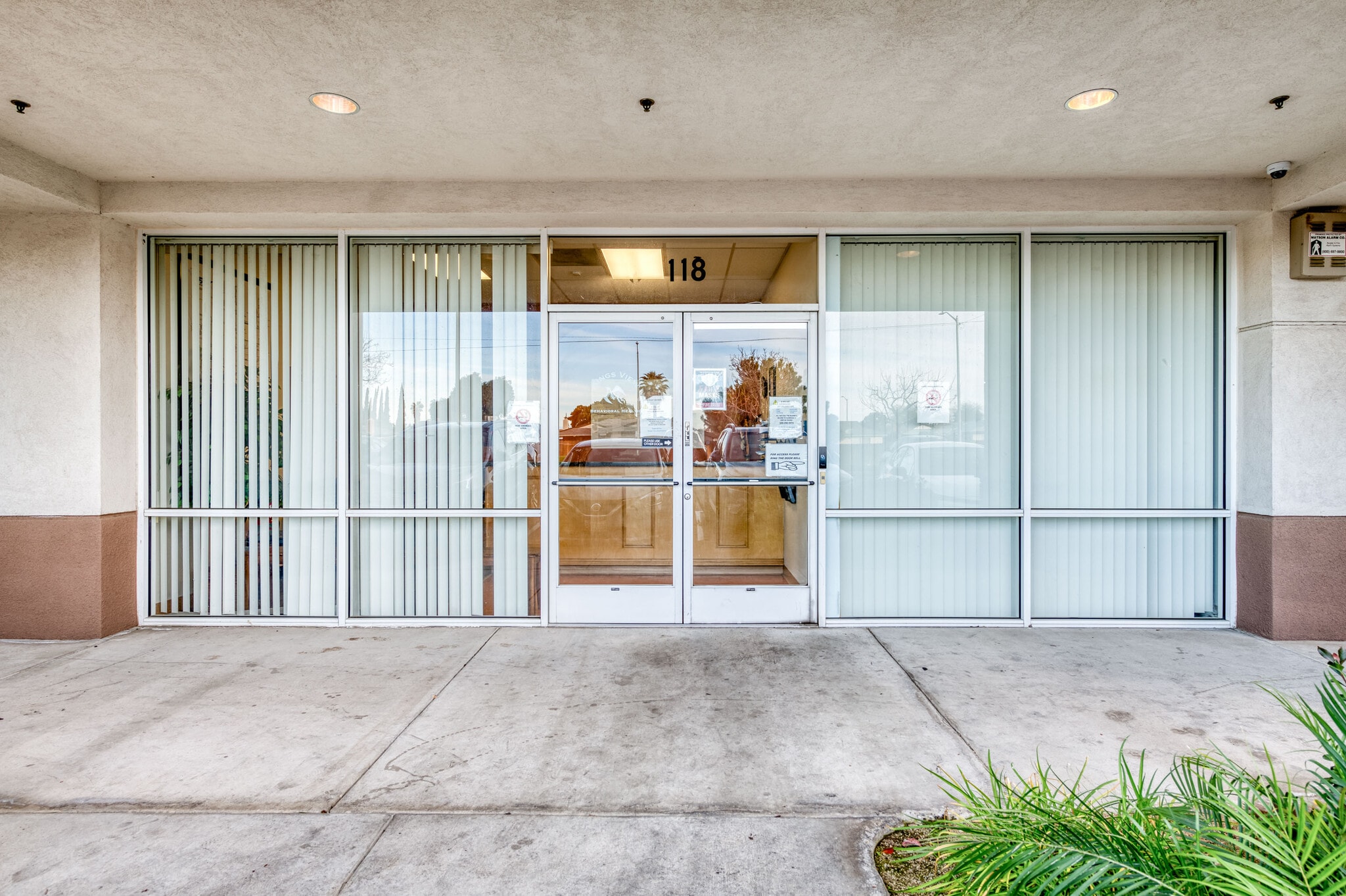 4910 E Ashlan Ave, Fresno, CA à louer Photo de l’immeuble– Image 1 sur 17