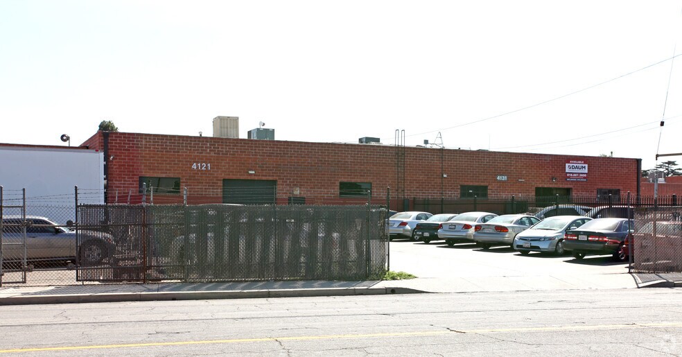 4121-4131 Vanowen Pl, Burbank, CA à louer - Photo de l’immeuble – Image 3 sur 7