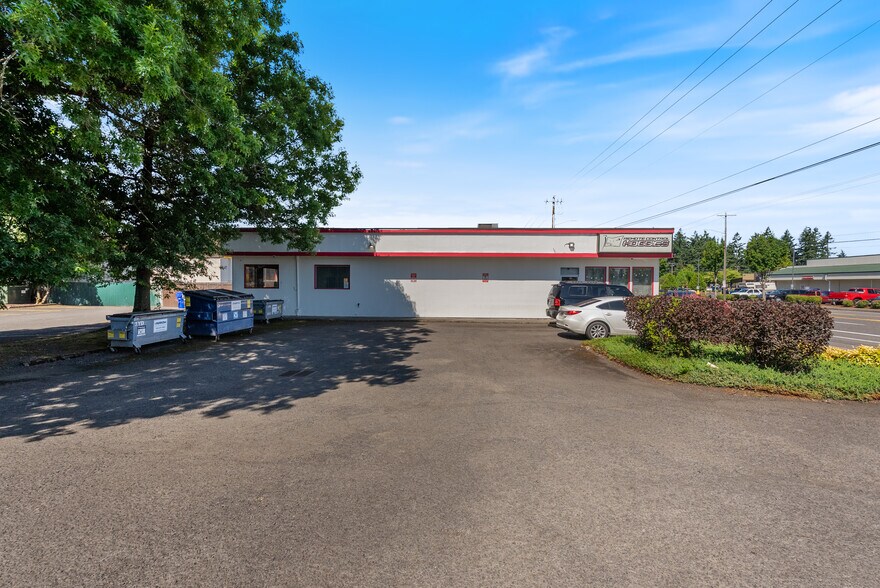 12412 NE Halsey St, Portland, OR à louer - Photo de l’immeuble – Image 3 sur 6