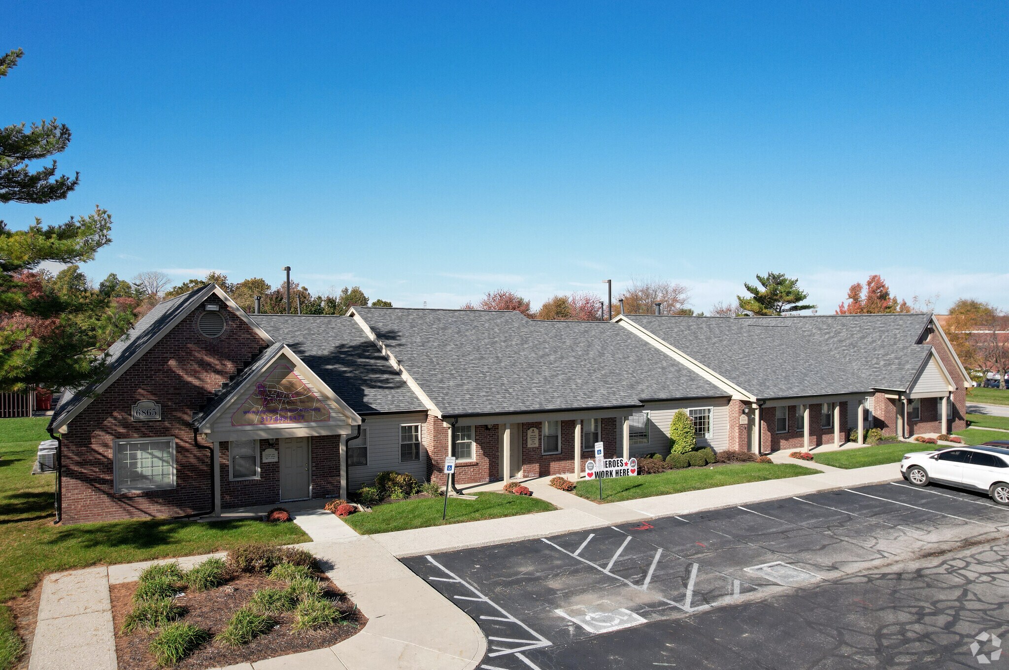6825 Parkdale Pl, Indianapolis, IN à louer Photo principale– Image 1 sur 3