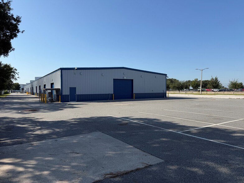 8301 McCoy Rd, Orlando, FL à louer - Photo de l’immeuble – Image 2 sur 8