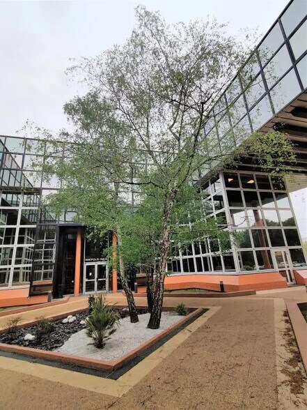 Bureau dans Labège à louer - Photo de l’immeuble – Image 3 sur 9