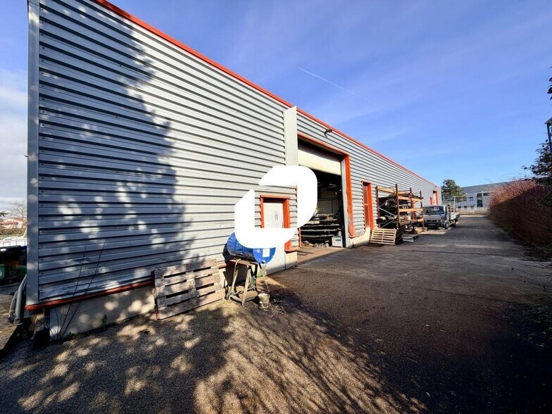 2 Bis Rue De Catalogne, Décines-Charpieu à louer - Photo de l’immeuble – Image 1 sur 23
