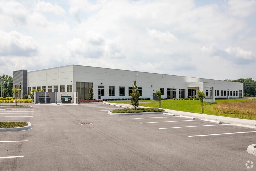 3111 W Pipkin Rd, Lakeland, FL à louer - Photo de l’immeuble – Image 3 sur 8