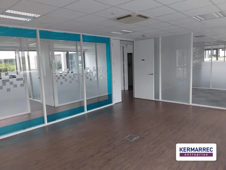 Bureau dans Saint-Grégoire à vendre - Photo intérieure – Image 2 sur 8