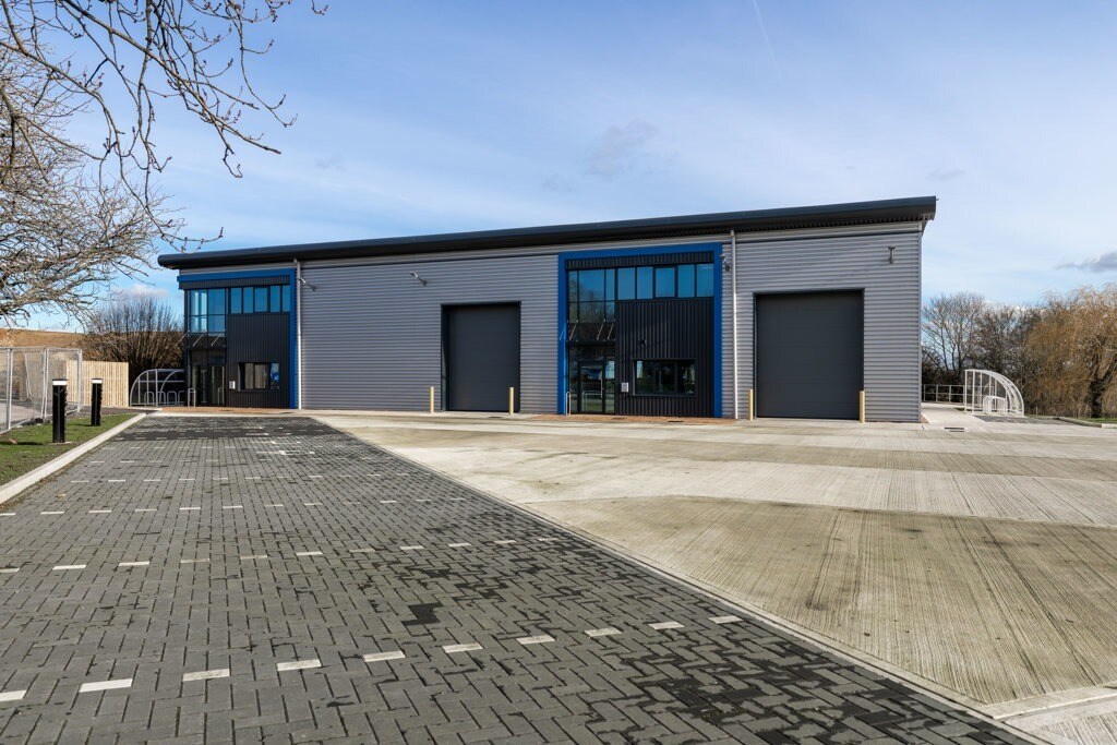 Units 14 & 15 Welsh Lane, Banbury à vendre Photo de l’immeuble– Image 1 sur 13