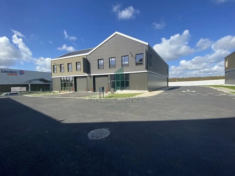 Local d’activités dans Groslay à louer - Photo de l’immeuble – Image 1 sur 7