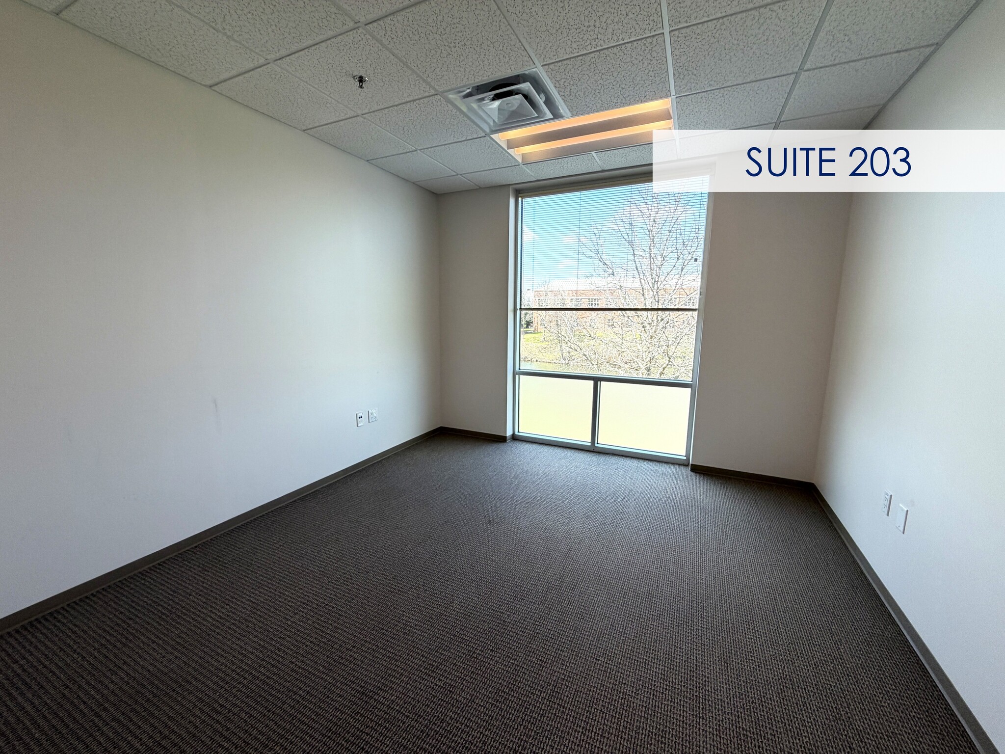 2021 S First St, Champaign, IL à louer Photo intérieure– Image 1 sur 2