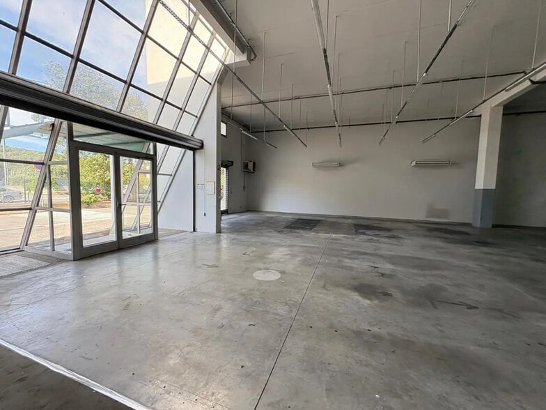 Local commercial dans Aubagne à louer - Photo de l’immeuble – Image 2 sur 12