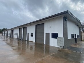 1740 Elmview Dr, Houston, TX à louer Photo de l’immeuble– Image 2 sur 2