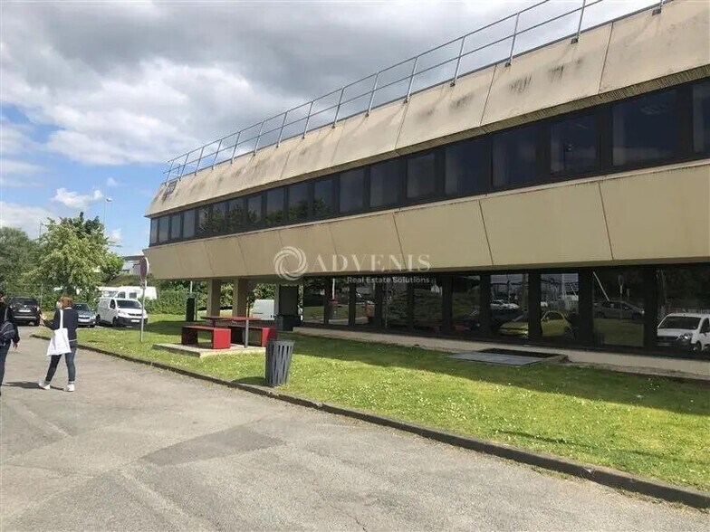 Bureau dans Roissy-en-France à louer - Photo de l’immeuble – Image 1 sur 8