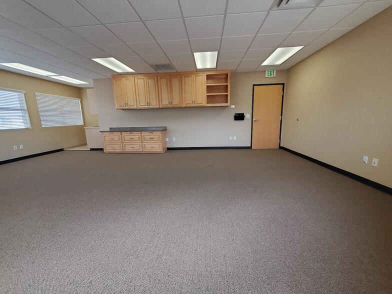 83 Continental Dr, Reno, NV à louer - Photo de l’immeuble – Image 1 sur 7
