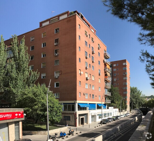 Local commercial dans Madrid, Madrid à louer - Photo de l’immeuble – Image 2 sur 2