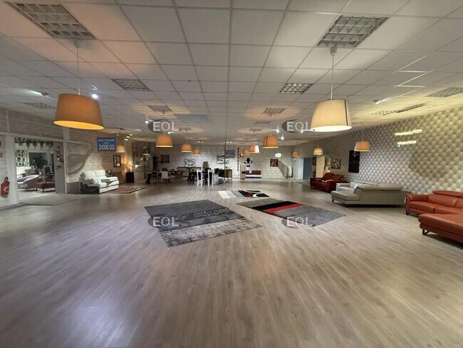 Plus de détails pour Local d’activités à vendre