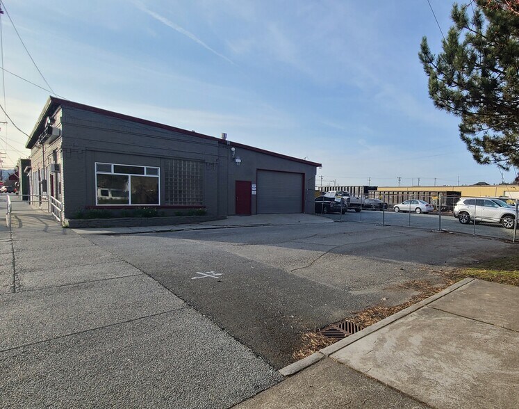 135 E Hill St, Monroe, WA à vendre - Photo de l’immeuble – Image 2 sur 8