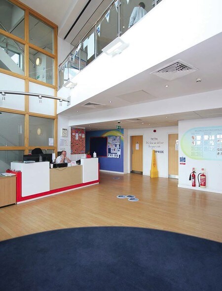 3 Red Hall Cres, Wakefield à louer - Hall d’entrée – Image 3 sur 6